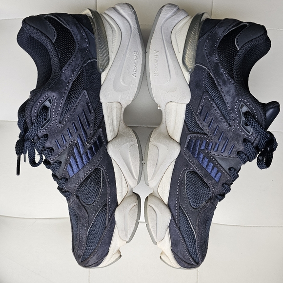 New Balance 9060 - Picture 2 of 5